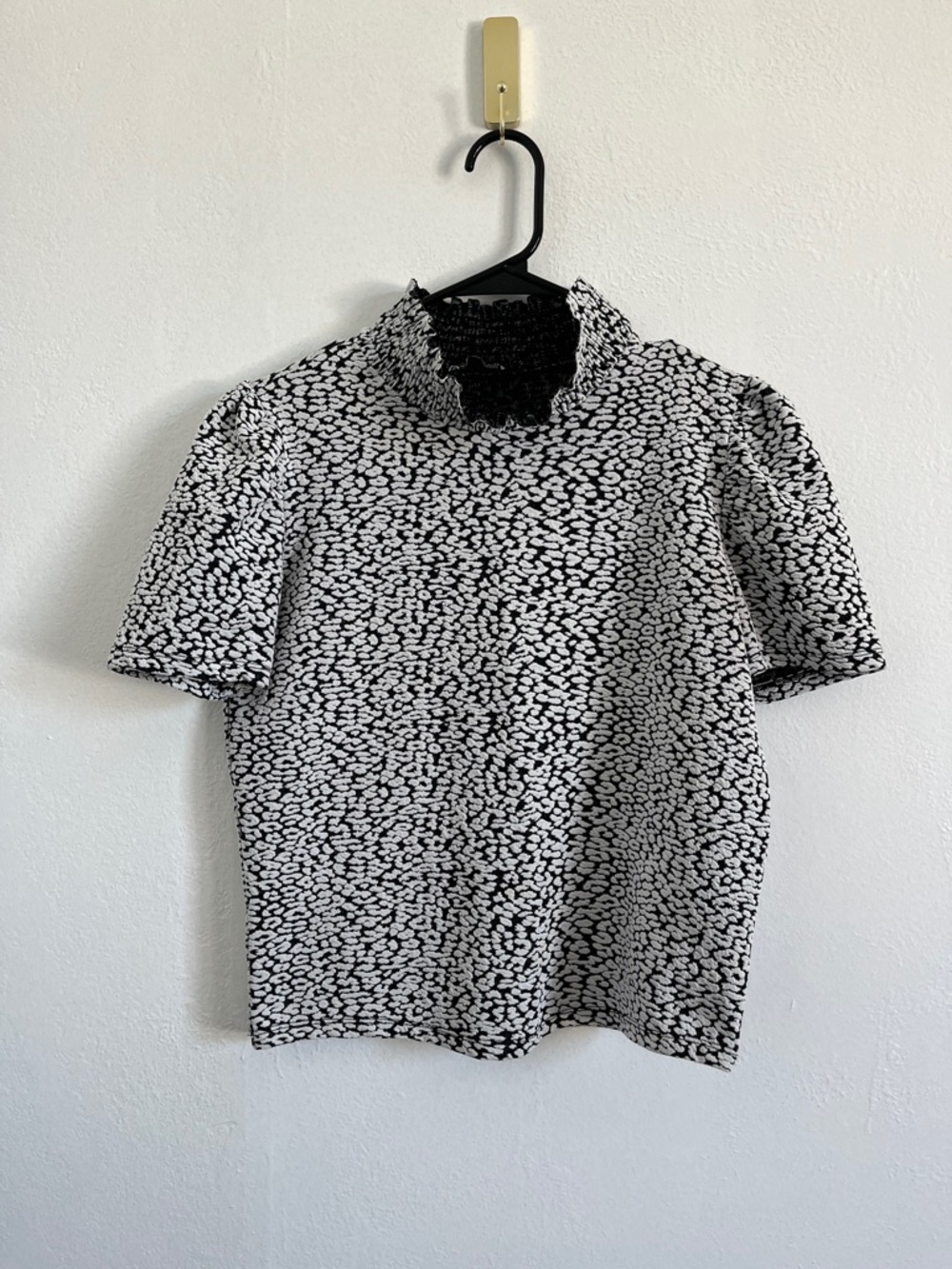 Zara Black and White Short Puffed Sleeve Patterned Shirt